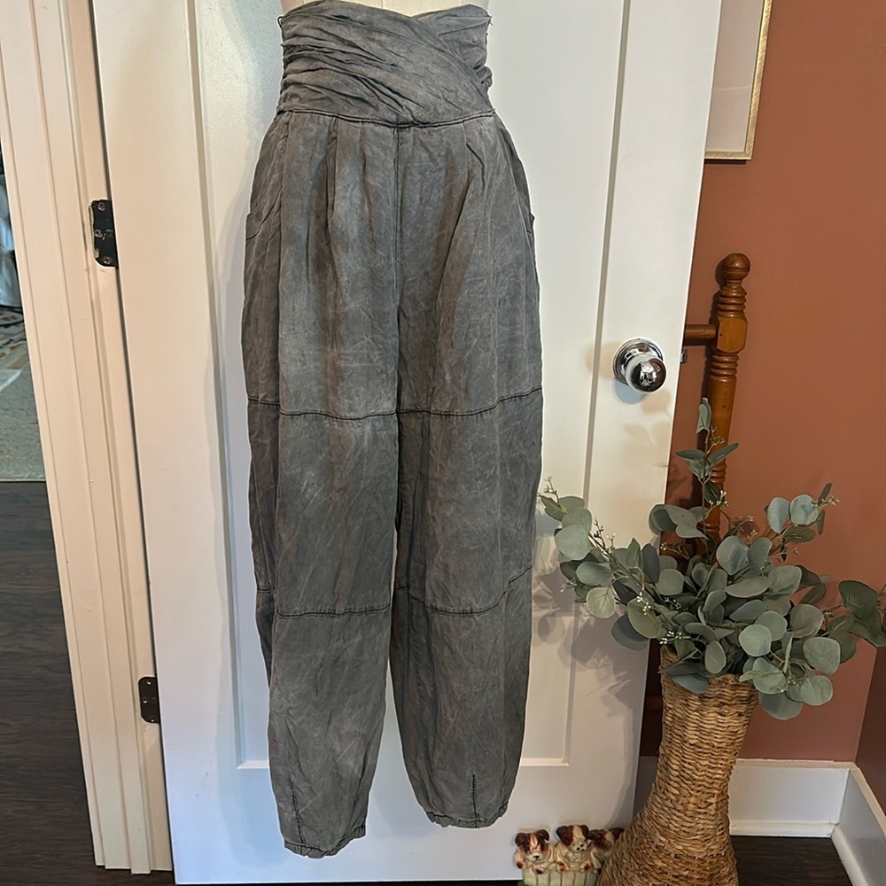 Free People distressed gray high waisted palazzo elastic waist XS pockets pants